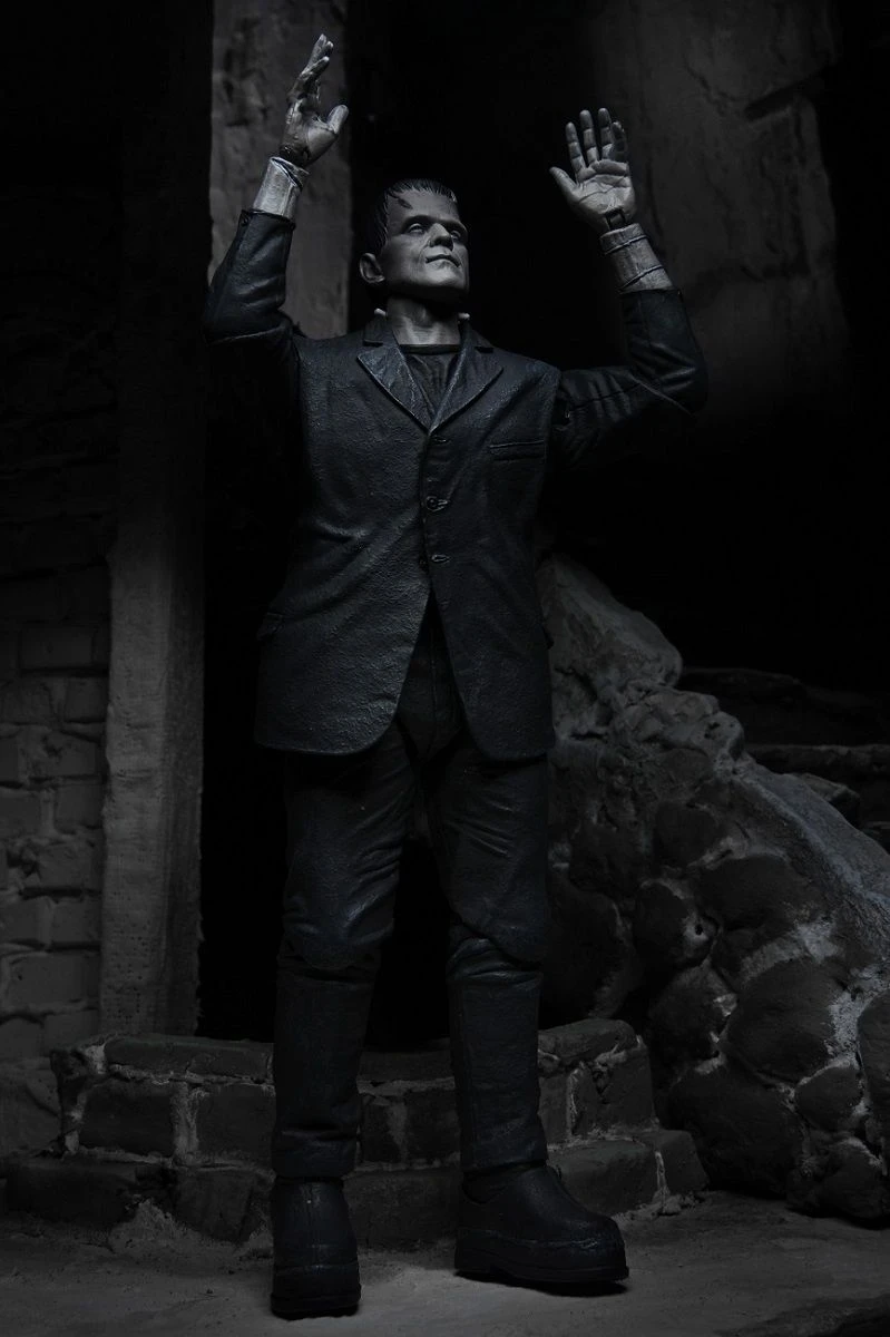 NECA Frankensteins Monster - Ultimate Monster Actionfigur (schwarz/weiß) 6 NECA Frankensteins Monster - Ultimate Monster Actionfigur (schwarz/weiß) – Bild 6